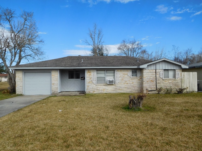 Building Photo - 714 Temple Cir