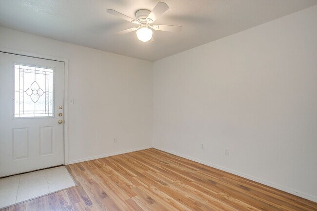 Building Photo - Charming 2-Bedroom Duplex Retreat on White...