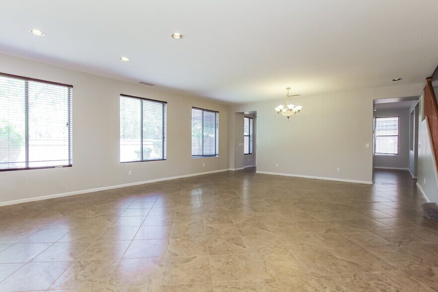 Building Photo - 2075 S Illinois Pl