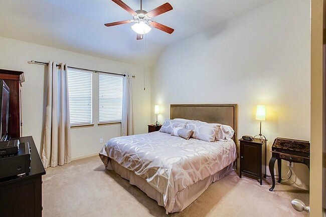 Building Photo - 2510 Shady Falls Ln