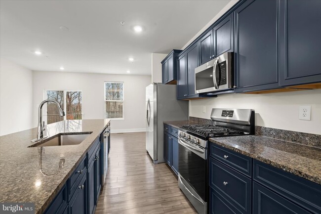 Building Photo - 304 Sweetbay Rd