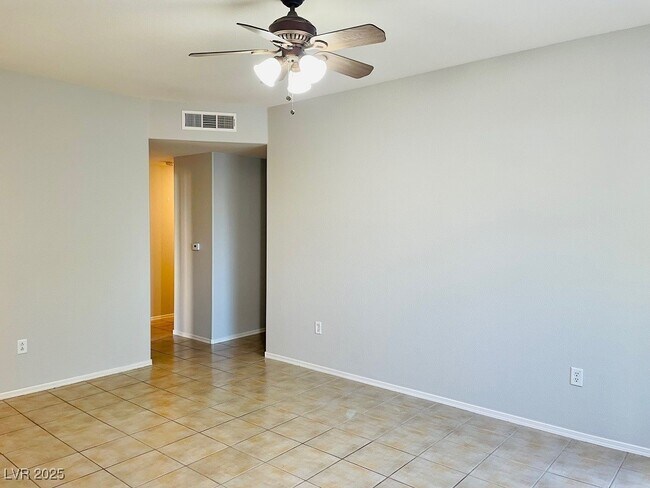 Building Photo - 1050 E Cactus Ave