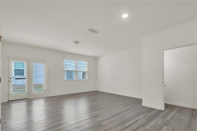 Building Photo - 1517 Vernon Blvd