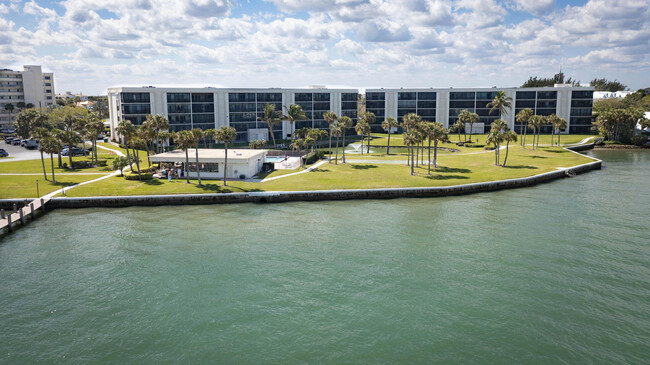 Building Photo - 100 Intracoastal Pl