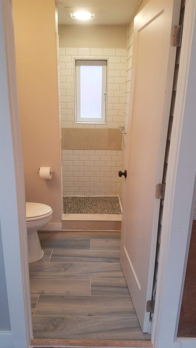 Building Photo - 11 Dana Ave