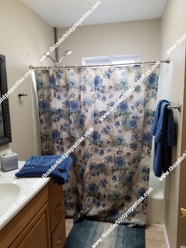 Building Photo - Fully Furnished in North Valley