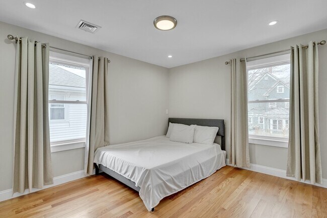 Building Photo - 52 Holyoke St