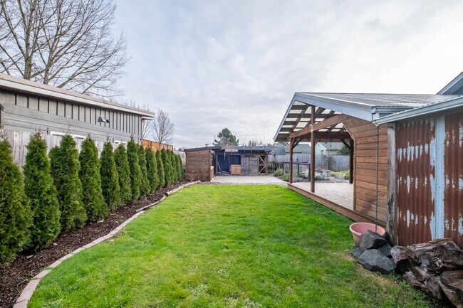 Building Photo - Charming 3-Bed 2 Bath Home with Spectacula...