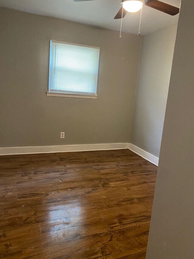 Building Photo - 3604 Jonquil St