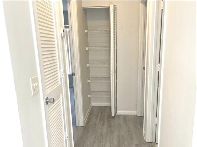 Building Photo - 6531 SE Federal Hwy