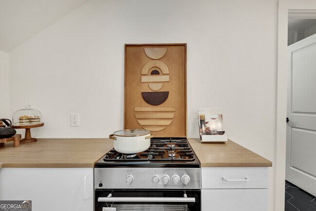 Building Photo - 901 Argonne Ave NE