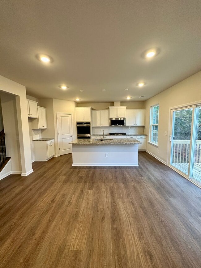 Building Photo - Elegant Townhome located in Ballantyne!