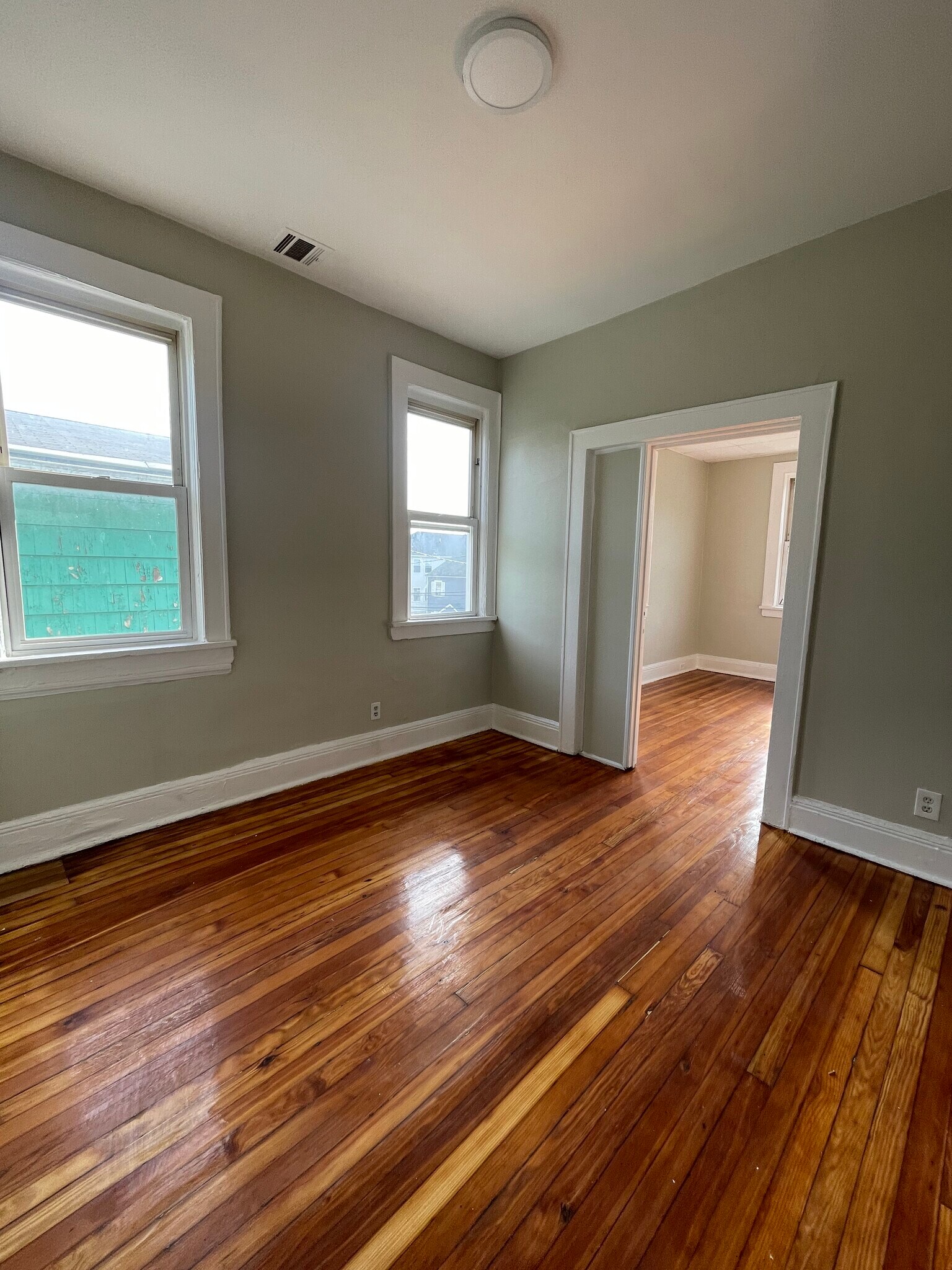 Unit 2R - 37 Hanford St