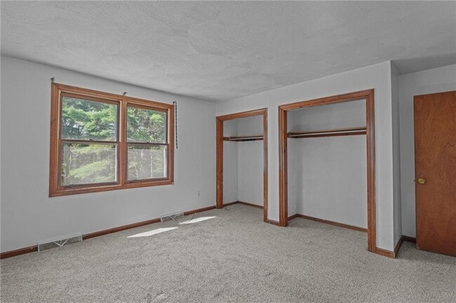 Building Photo - 125 Lewis Farm Rd