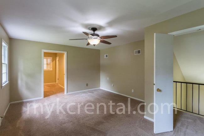 Building Photo - 8414 W 98th St