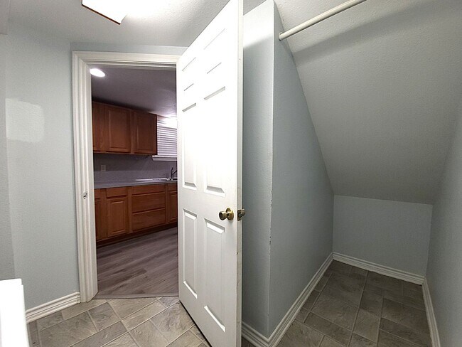 Building Photo - Welcome to this charming 2 bedroom, 2 bathroom home in Henderson, Texas!