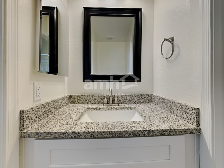 Building Photo - 31352 N Shale Dr