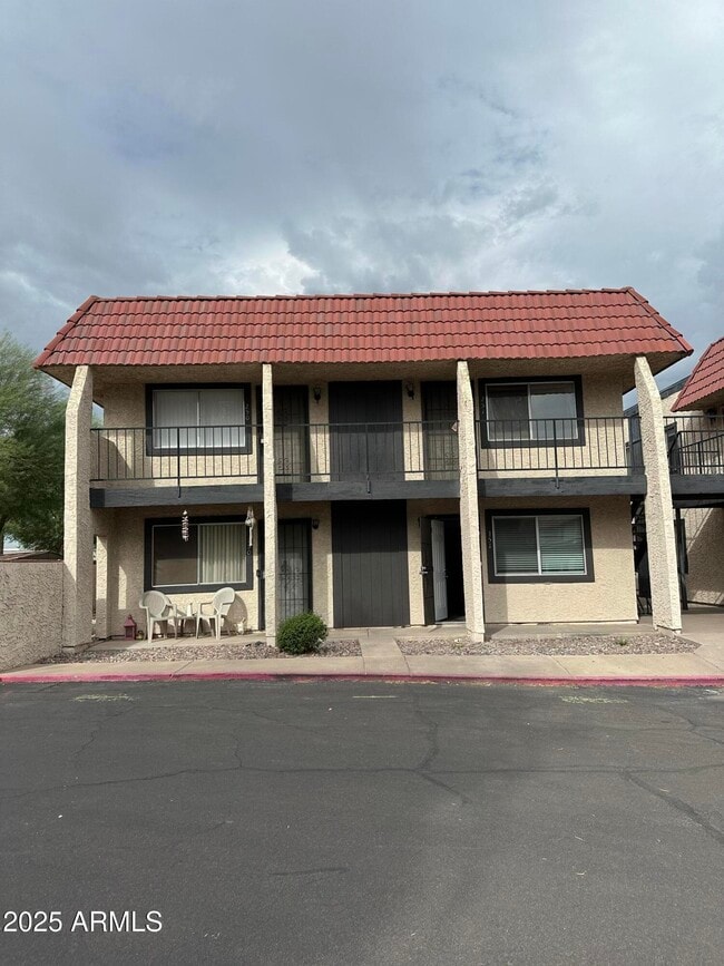 Primary Photo - 700 W University Dr