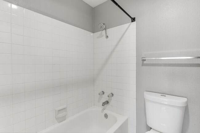 Building Photo - Stylish Upstairs Condo with Dual Primary S...