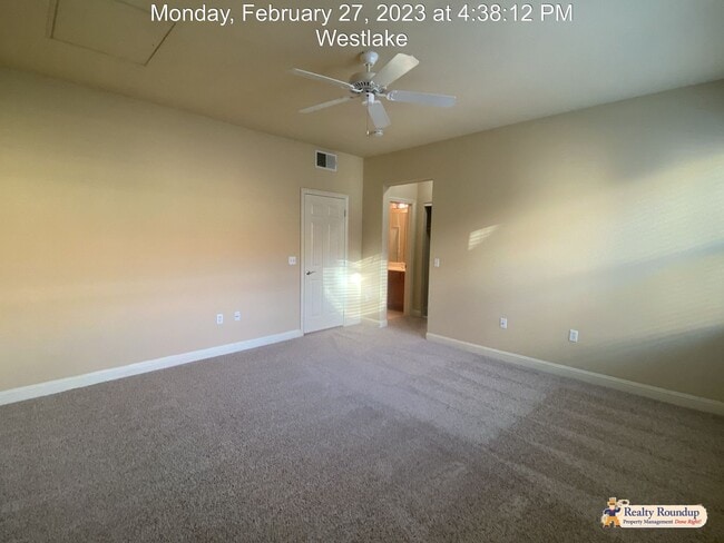 Building Photo - Pristine Condo with New Carpet and Dual Master Suites