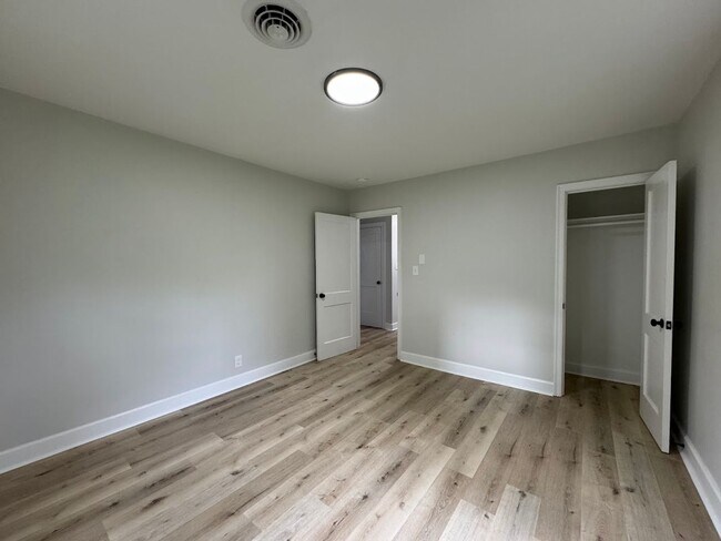Building Photo - Charming Newly Renovated Home in Greensbor...