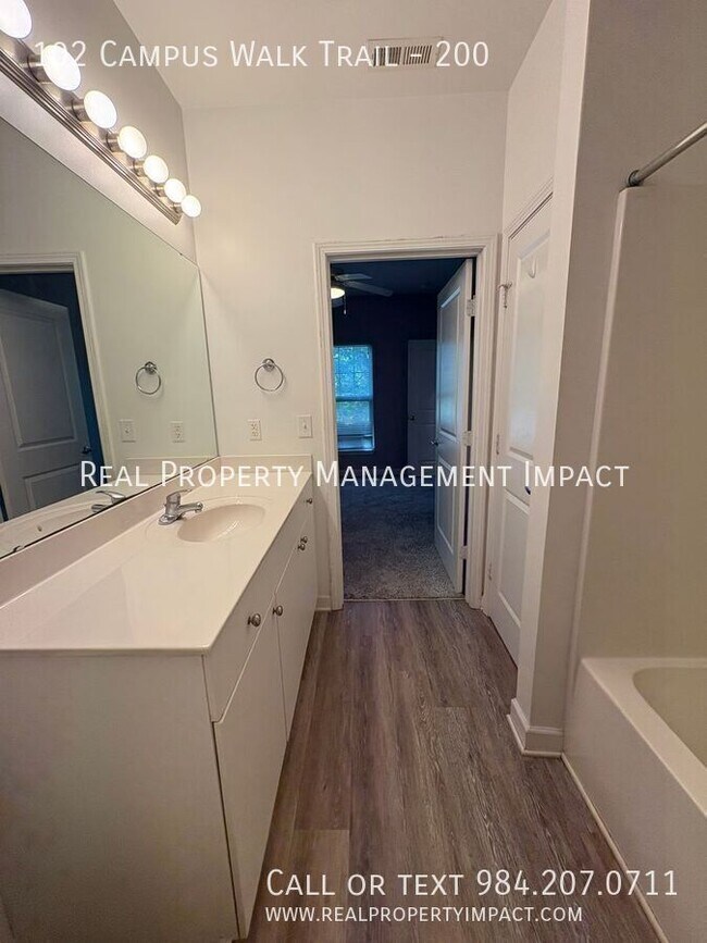 Building Photo - 102 Campus Walk Trl