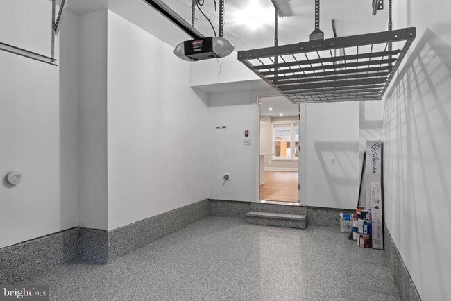 Building Photo - 1704 Bandit Loop