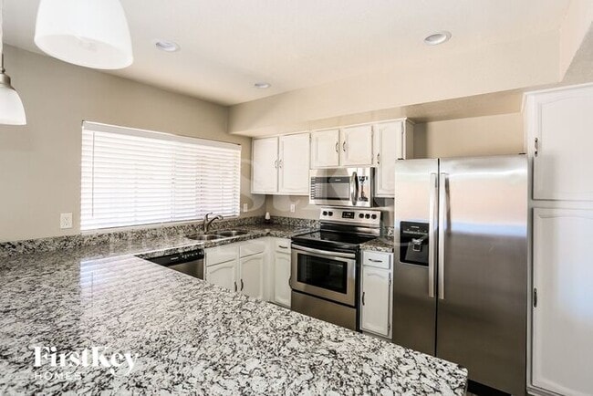 Building Photo - 5240 W Desert Cove Ave