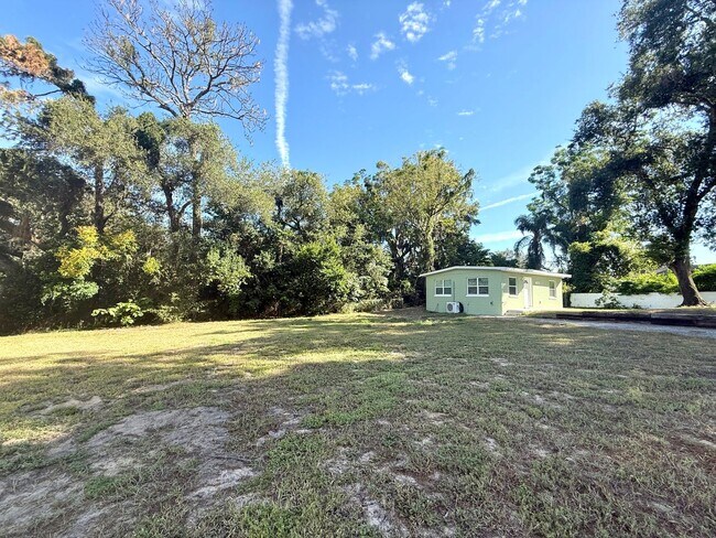 Building Photo - Cozy Two Bedroom, One Bath Single Family H...