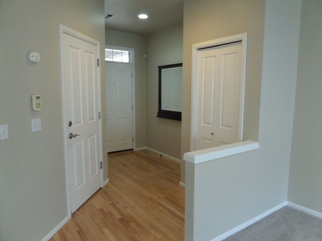 Building Photo - Gorgeous 3 Bedroom Home in Fantastic Bothell Location!
