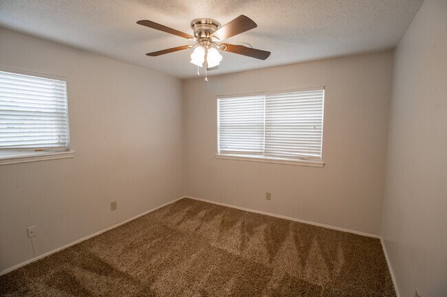 Building Photo - "Charming 3-Bed, 2-Bath Home in Lubbock!"