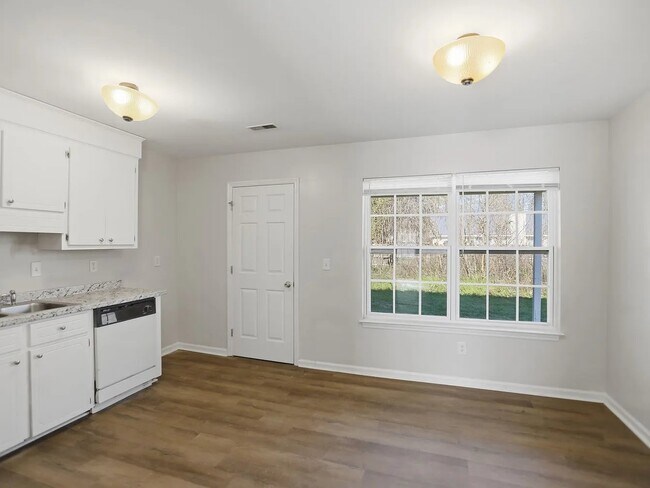 Building Photo - 4044 Cedars Pkwy