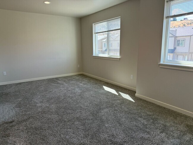 Building Photo - 5307 Smitten Street #3