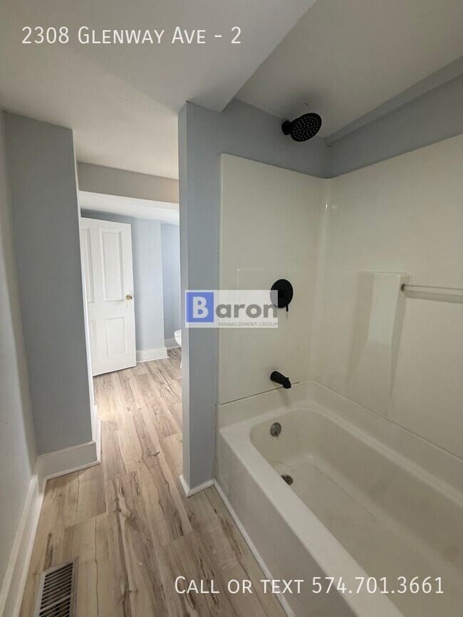 Building Photo - 2308 Glenway Ave