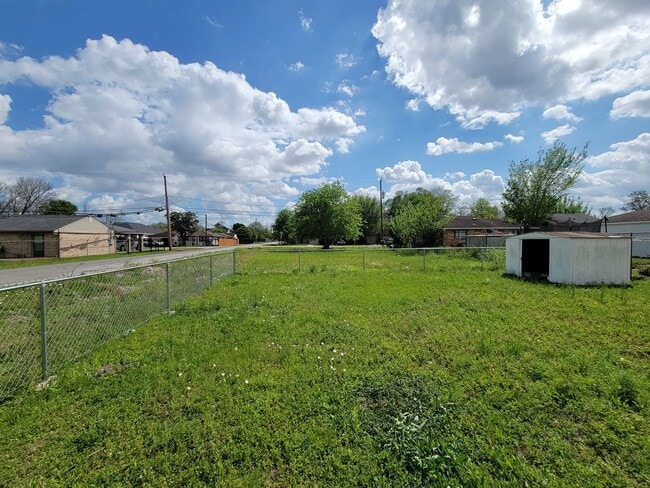 Building Photo - This beautifully updated 4-bedroom home is just under two miles from Highway 288 and Loop 610, ma...