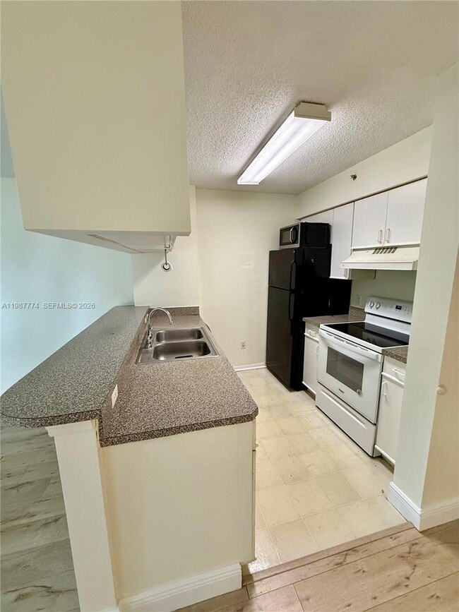 Building Photo - 410 S Park Rd