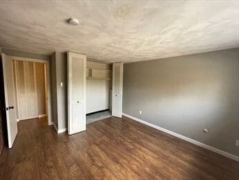 Building Photo - 36 Greentree Ln