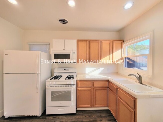 Building Photo - 3735 Cerritos Ave