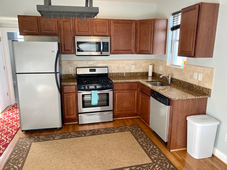 Building Photo - 2 17th St SE