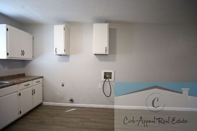 Building Photo - Move in special $500!! 2-bed, 1-bath apt Trumann - HUD accepted