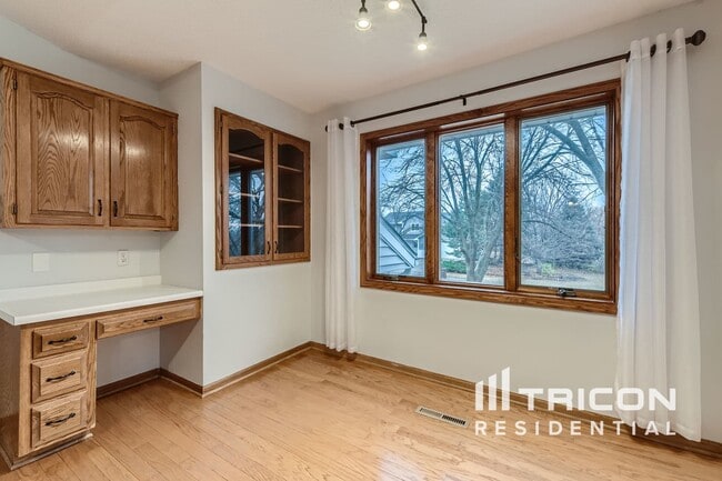 Building Photo - 739 Ashley Dr