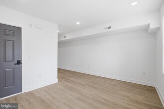 Building Photo - 2216 N Franklin St