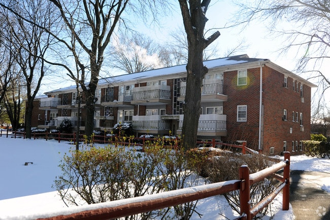 Building Photo - Royal Garden Apartments