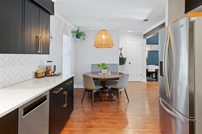 Building Photo - 3909 Holt Dr