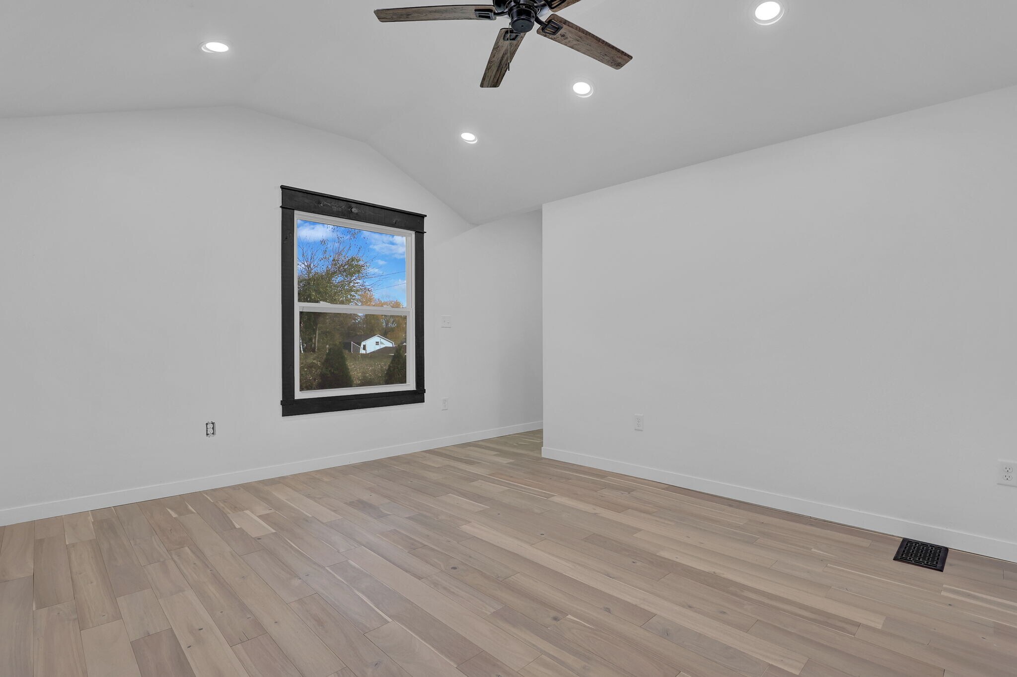 Building Photo - 119 N Ohio Ave