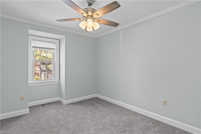 Building Photo - 345 Middle Oaks Dr