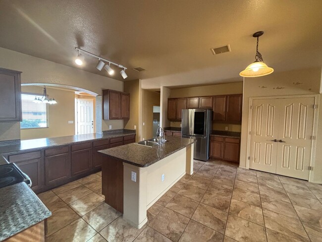 Building Photo - 5558 Wilder Dr