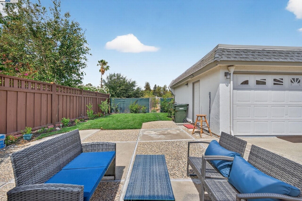 Building Photo - 1810 Peary Way