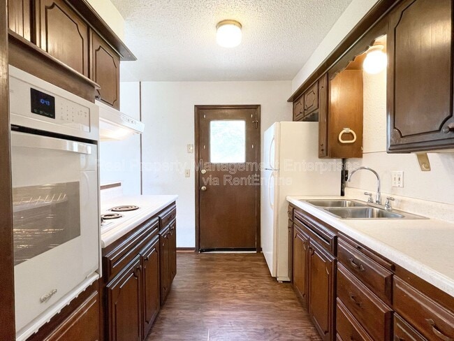 Building Photo - 4841 Newport Dr