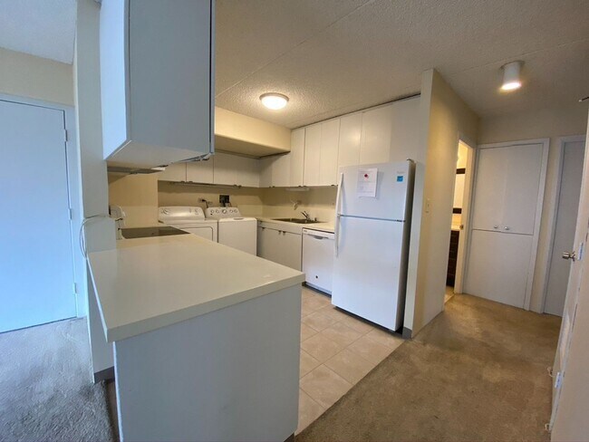 Building Photo - **KEALANI 2BD/2BA/1PK WAIKIKI CONDO FOR RENT**